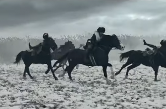 Черно-белове фото казаков на лошадях в движении