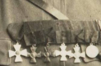 Георгиевские кресты на груди офицера